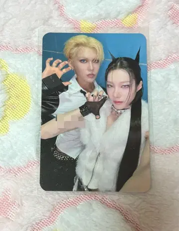 XLOV STARLIKEMUSIC 루이 현 트레이딩 카드 유닛 셀카