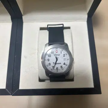 Tiguan VICTORINOX 쿼츠 손목시계 상자 없음