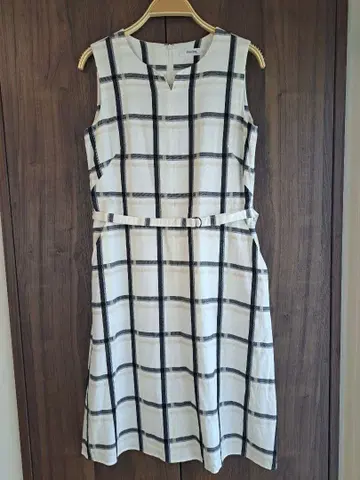 PINORE 무릎 기장 원피스