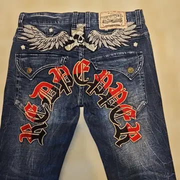 Redpepper & EdHardy 콜라보 스컬 날개 자수 데님 팬츠
