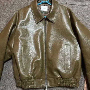 NOKCHA 올리브 그린 레더 봄버 자켓