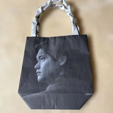 오타니 쇼헤이 흑백 인물 토트백 신문 에코백