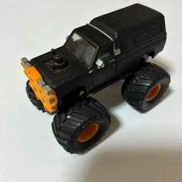 TAXI III 몬스터 트럭 블랙 오렌지 타이어