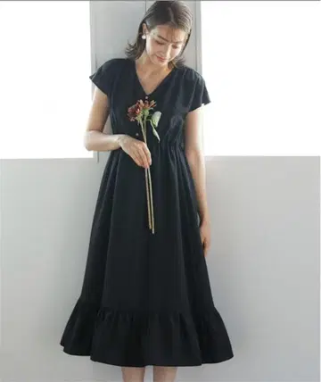 새상품급 ketty 원피스 M 사이즈 V넥 개더 출퇴근 오피스