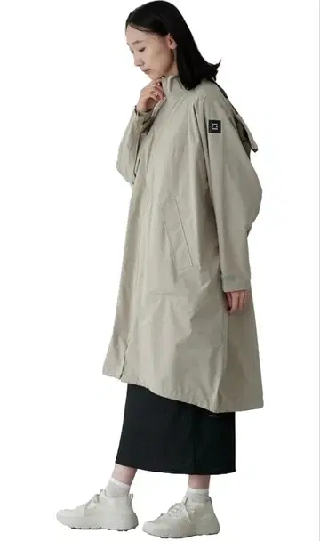 베이지 레인코트 헬멧 대응