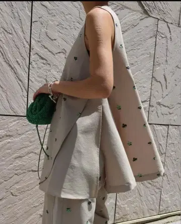 [ 택 포함 새상품 ] machatt 마차트 자수 플레어 상의