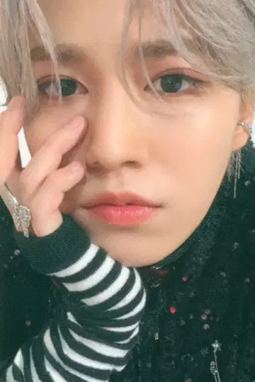 JO1 초회 한정판 A 시로이와 루키 HITCHHIKER