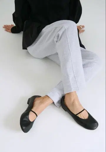 CLANE OBLIQUE TOE FLAT SHOES 37