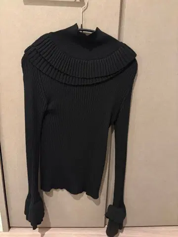 시뉴 블랙 보틀넥 니트