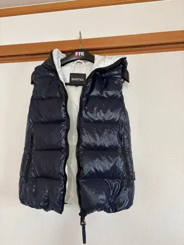 DUVETICA 듀베티카 42 후드 부착 네이비 다운 베스트
