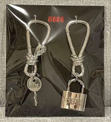 HANA 'BAD LOVE' 카라비너 세트