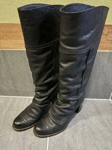 JOHNNY MOKE 조니모크 블랙 가죽 롱 부츠 중간 힐