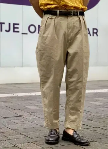 빔즈플러스 와이드 투 턱 치노 스테디셀러 테이퍼드 플리츠 아메트라