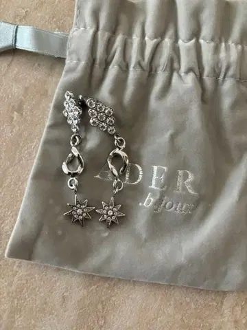 Ader bijoux 귀걸이