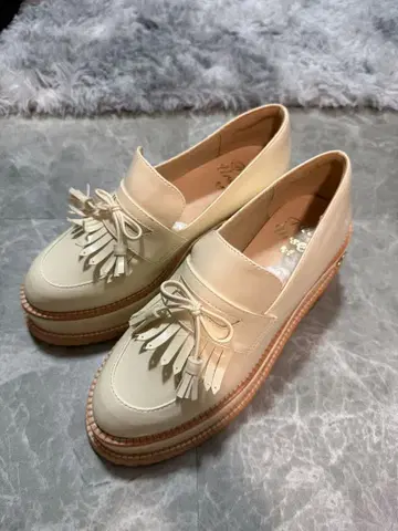 Treat urself 프린지 장식 통굽 로퍼 IVO M 사이즈