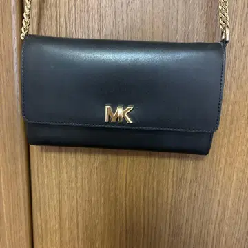 마이클코어스 블랙 숄더 지갑 체인 지갑