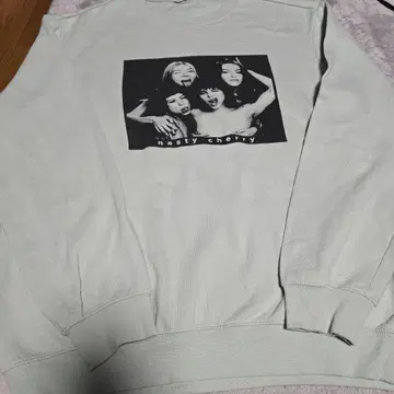 nasty cherry 그래픽 맨투맨