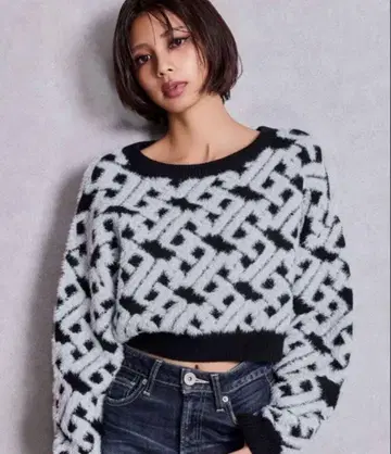 GYDA GC 체인 로고 라메 니트탑 블랙 짧은 기장