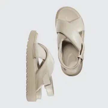 유니클로C 크로스 스트랩 샌들