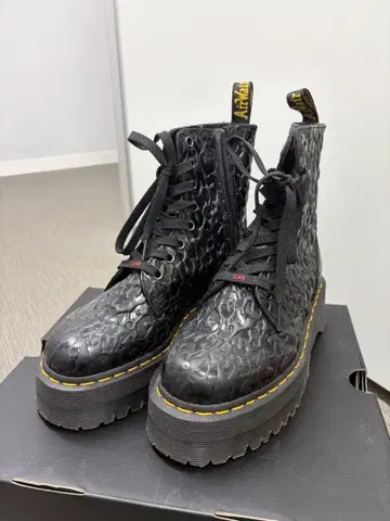 닥터마틴 Xgirl 콜라보 부츠 마틴 23.5