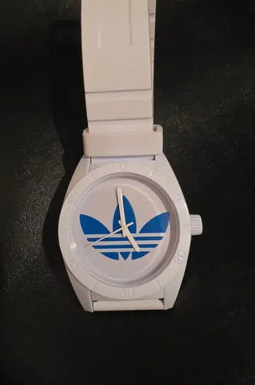 adidas 로고 화이트 시계