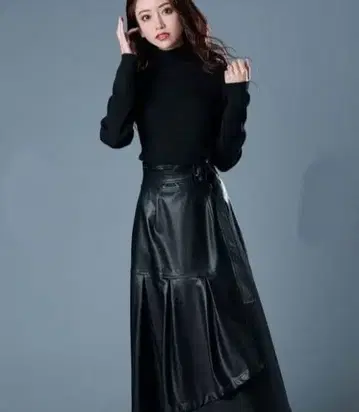 에밀리아 위즈 가죽 랩 플레어 스커트 블랙