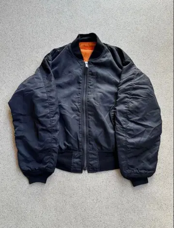 리버서블 봄버 재킷 오피움