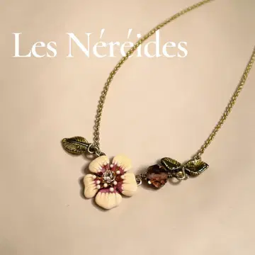 Les Nereides (레네레이드) 목걸이 꽃 스톤