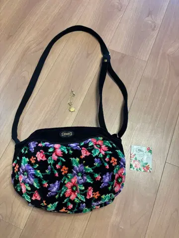 새상품급 FEILER 꽃무늬 참 클로버 숄더백