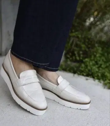 [ ourhome ] 가볍고 편안한 착용감. 에나멜 가죽 로퍼 슈즈.