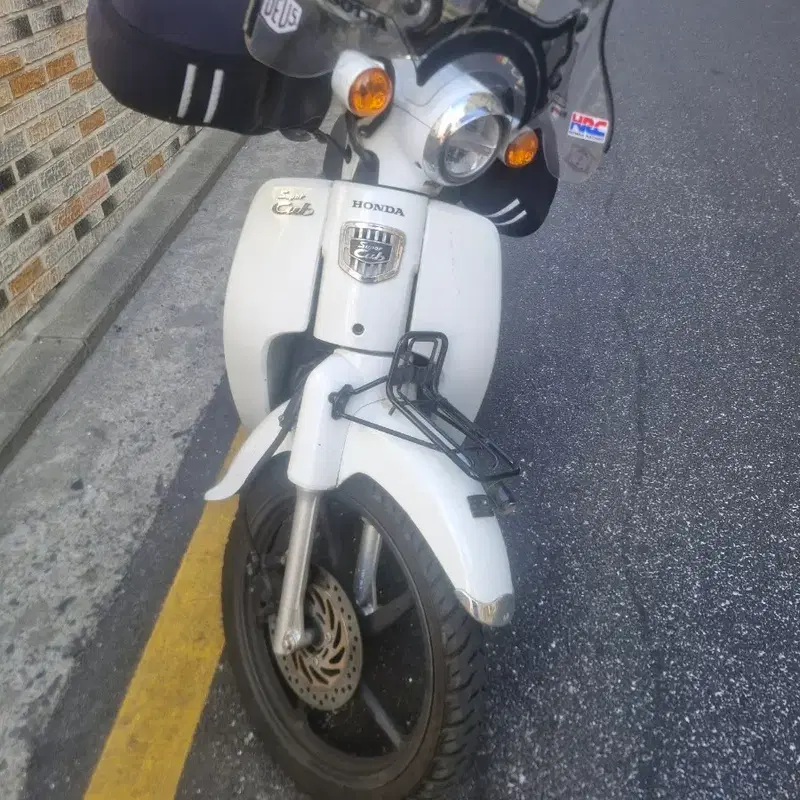 혼다 슈퍼커브 화이트 오토바이