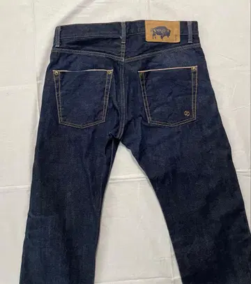 SILAS (사이러스) 버팔로 패치 셀비지 적귀 데님 청바지