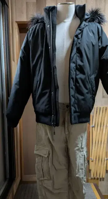 [ Abercrombie ] 아바크롬비&피치 후드 부착 블랙 다운 자켓