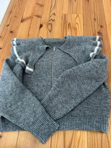 로리즈팜 그레이 프릴 옷깃 니트 스웨터 긴팔