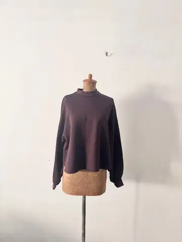 UNITED TOKYO 모크넥 맨투맨