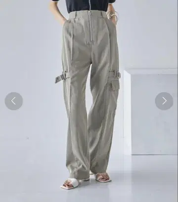 UNITED TOKYO 사이드 버클 디자인 팬츠