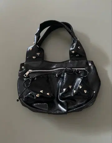 티나:조준 블랙 스터드 백