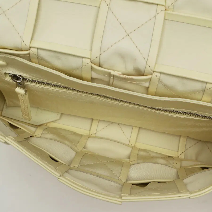 宝缇嘉（Bottega Veneta）皮革卡带包
