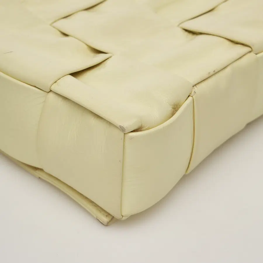 宝缇嘉（Bottega Veneta）皮革卡带包