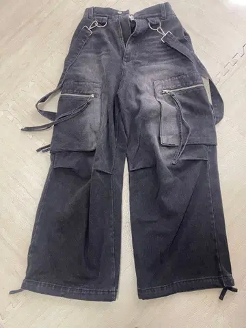 LILL 루즈 실루엣 하이웨스트 서스펜더 ZIP 포켓 데님 카고 팬츠