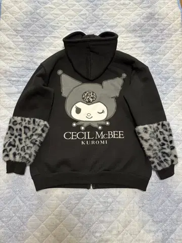 쿠로미 지퍼 후드티 M 사이즈 레오파드 무늬 세실 맥비 새상품급 아베일