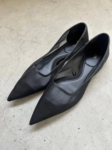 ZARA 블랙 플랫슈즈 스틸레토 41