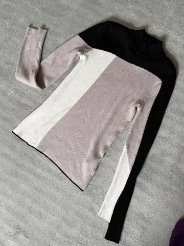 UNITED TOKYO 하이넥 긴팔 상의