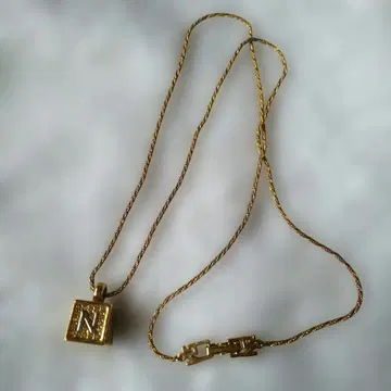 니나리치 NINA_RICCI 스퀘어 로고 모티브 목걸이