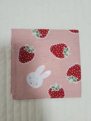 [ 새상품 ] 미피 x 카마와누 맛있는 보자기 딸기