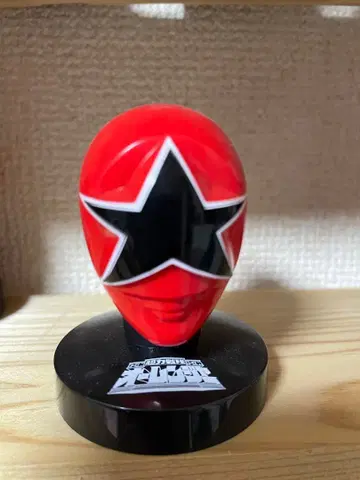 슈퍼전대 히어로 빨간색 별 모양 마스크 피규어