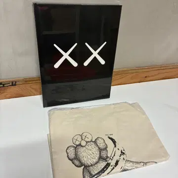 KAWS UNIQLO 아트북 토트백 세트