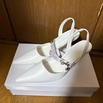 GYDA 화이트 스틸레토 힐