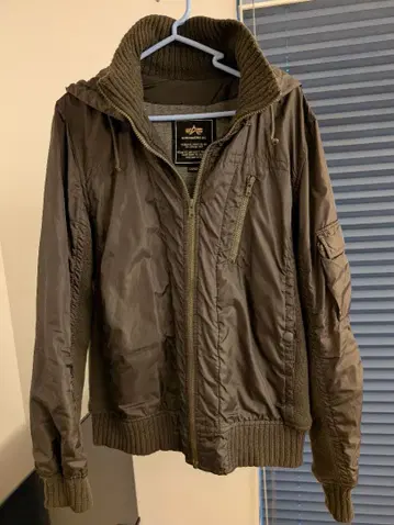 Alpha Industries Inc. 후드 부착 자켓 L