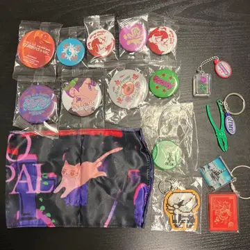 계속 한밤중이면 좋을 텐데 굿즈 세트 ( 캔뱃지, 키링 등 )